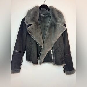 🖤 ZARA Black Jacket with Grey Shearling – Size S